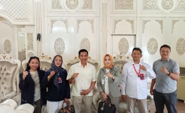 With Kendal Vice Regent H. Benny Karnadi