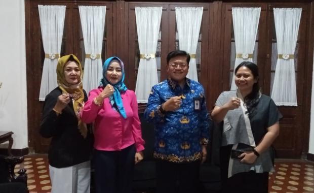 With Salatiga Mayor dr. Robby Hernawan
